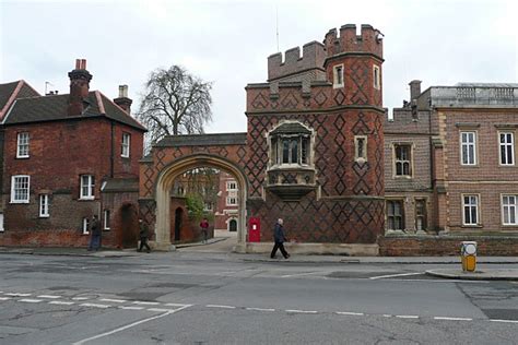 Eton College entrance © Graham Horn cc-by-sa/2.0 :: Geograph Britain and Ireland