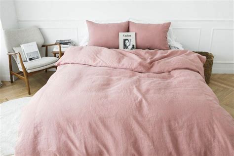 Home decor | Bedroom | Dusty rose duvet | Furniture #greatinteriordecoratinghacks | Bedroom ...