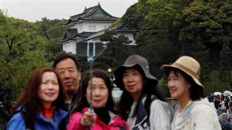 40% of Japan tourism companies see no China rebound until 2024: poll - Nikkei Asia