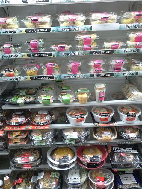 Japan Convenience Store Bento Boxes Review (Family Mart)