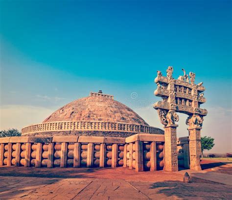 Great Stupa. Sanchi, Madhya Pradesh, India Stock Photo - Image of ruins ...