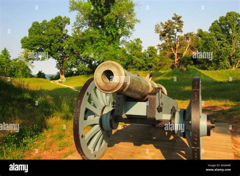 Cannon on Yorktown Battlefield, Colonial National Historical Park ...