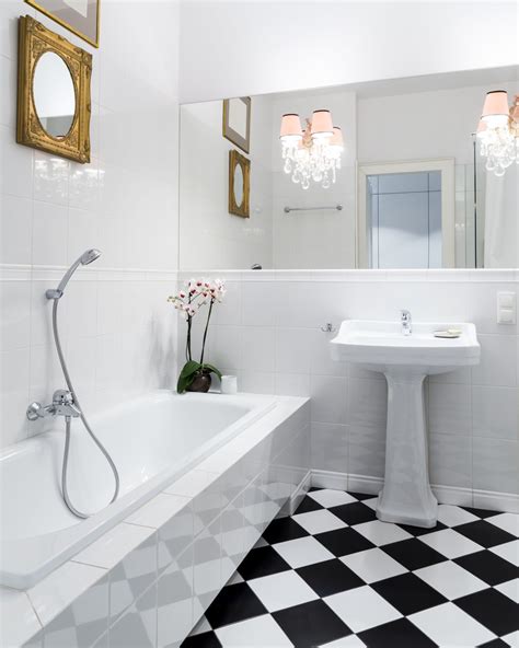 Considerations for Linoleum Flooring in Bathrooms