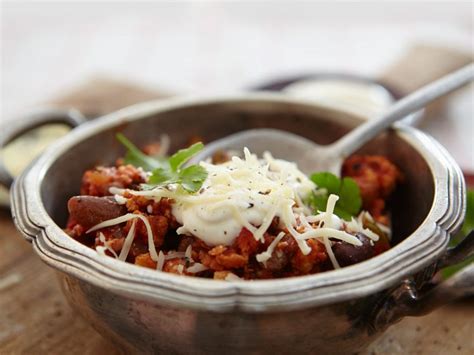 Chicken and Kidney Bean Chili Recipe | EatSmarter