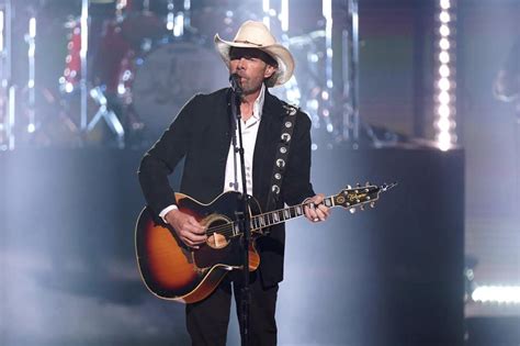 Toby Keith Delivers Emotion-Packed Comeback Performance at People's Choice Country Awards ...