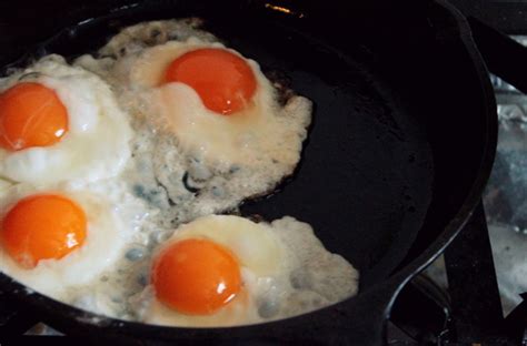 How to Cook Eggs In a Cast-Iron Skillet - Plan to Eat - Plan To Eat