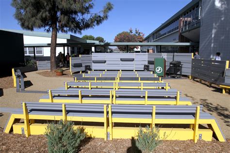 John Muir Middle School debuts outdoor learning space - Los Angeles Times