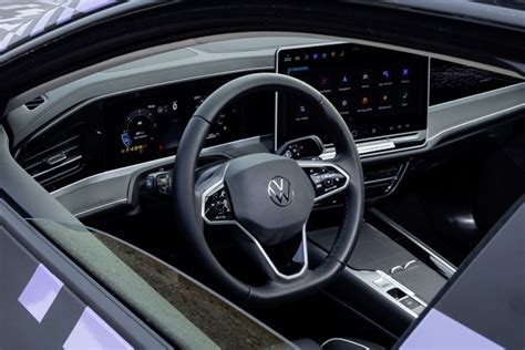 New Volkswagen Passat Interior Proves VW Hasn't Learned Its Lesson ...