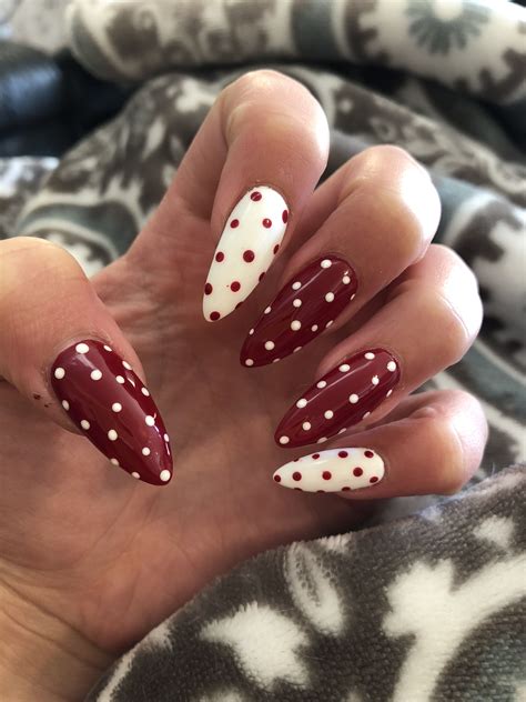 💅 polka dots! #polkadots #nails #red&white | Red nails, Polka dot nails, Dots nails