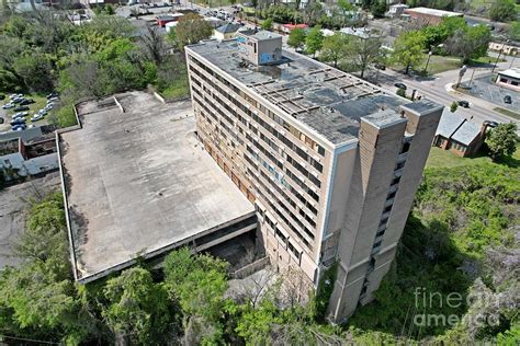 Former Ramada Inn in Petersburg, Virginia Photograph by Ben Schumin ...