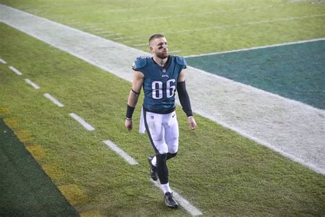 Eagles are under the 2021 salary cap, but still haven't traded Zach Ertz