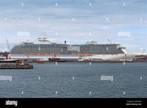 Royal Princess cruise ship Stock Photo - Alamy