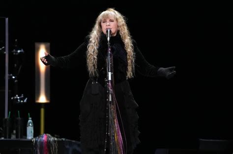 Stevie Nicks Adds 13 Dates To 2023 Tour - Pollstar News