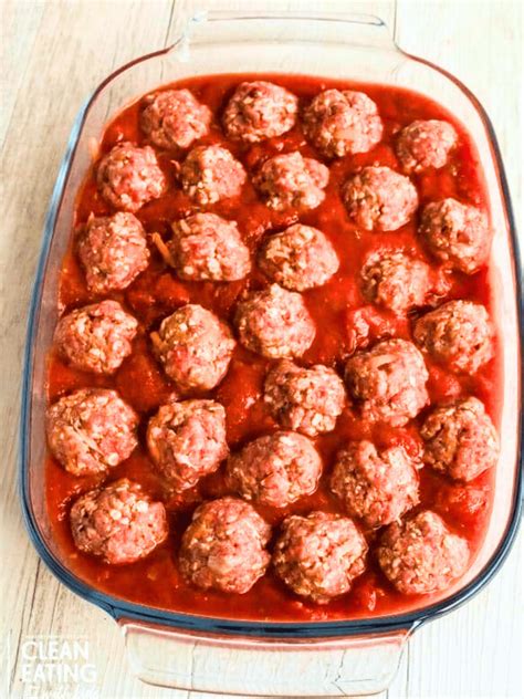 Baked Meatballs in Tomato Sauce {Clean Eating }