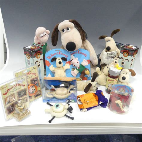 Wallace & Gromit memorabilia, a collection of plush items including a boxed limited edition sou'