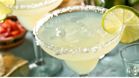 The Very BEST Margarita Recipe · Nourish and Nestle