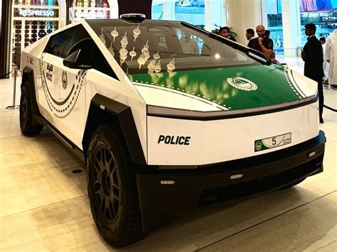 Dubai Police Tesla Cybertruck Cruiser Steals the Spotlight at Dubai Mall – ilovetesla.com