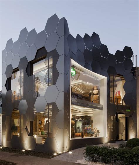 Honeycomb Inspired Facade: Estar Móveis by SuperLimão Studio