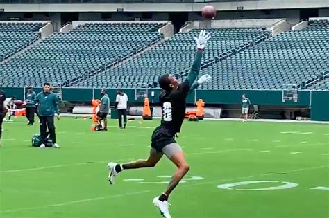 DeVonta Smith’s one-handed catch highlights the final Eagles OTA practice - Bleeding Green Nation