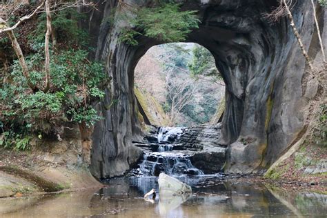 Taking in a Ghibli-like scenery: Nomizo Falls and Kameiwa Cave (Kimitsu, Chiba) | STROLL | Web ...