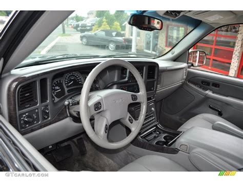 2003 GMC Yukon Denali AWD interior Photo #50888473 | GTCarLot.com