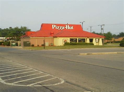 Pizza Hut - CLOSED - Italian - 3320 Glendale Ave, Toledo, OH ...