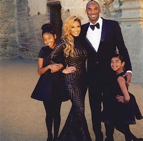 Kobe Bryant and family | Glam family photoshoot, Family photoshoot outfits, Family photoshoot