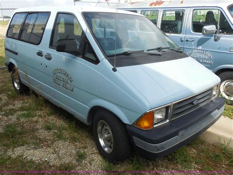 1990 Ford Aerostar van in Hutchinson, KS | Item I1362 sold | Purple Wave