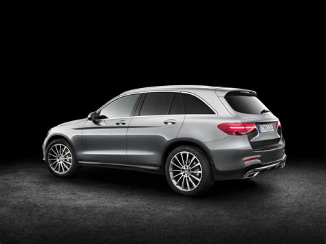 Mercedes-Benz GLC unveiled – the SUV sweet spot? Mercedes-Benz GLC 350e ...