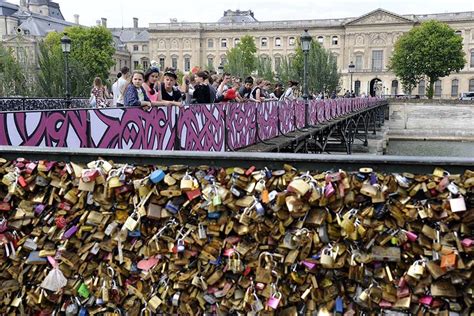 Graffiti Replace Love Locks on Pont des Arts Bridge in Paris | Widewalls