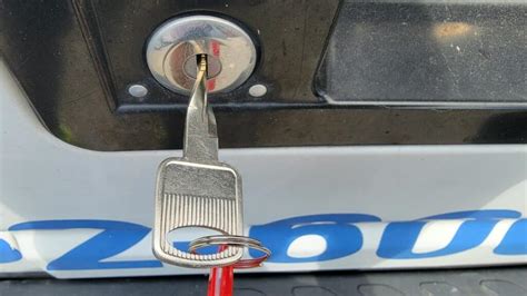 How to Remove a Broken Key from a Car Door Lock - 1-800-Unlocks