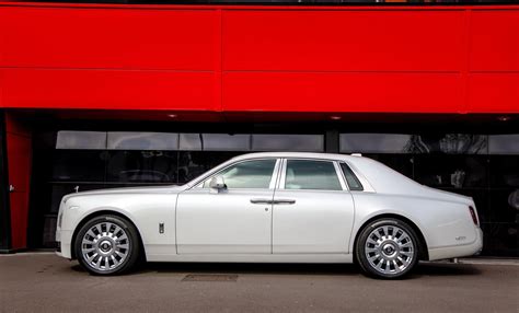 Rolls Royce Phantom VIII Hire | White - Platinum Executive Travel