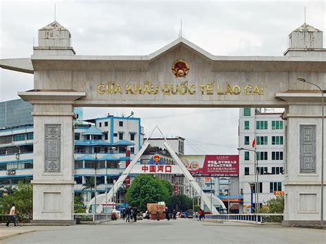 Vietnam-China Border Crossing by bus and train