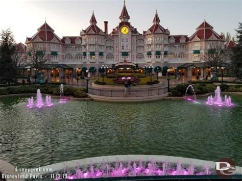 Disneyland Paris Pictures: Newport Bay Club & Disney Village - The Geek ...