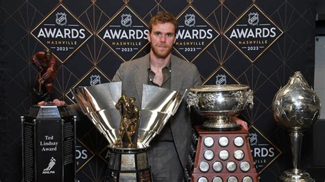 Oilers’ Connor McDavid wins 2023 Hart Memorial Trophy | Yardbarker