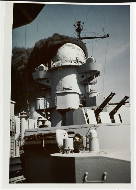 📷: USS Iowa (BB-61)... - Naval History & Heritage Command