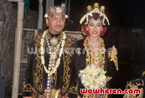 Gambar Foto Resepsi Ratu Felisha dan Ari Pujianto - Foto 2 dari 13