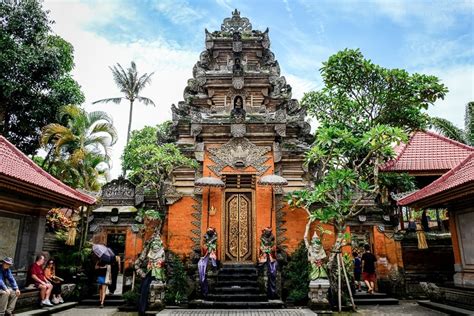 How To Visit The Ubud Palace In Bali (Puri Saren Agung)