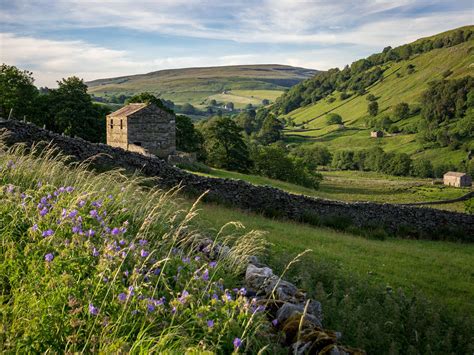 Evening in Thwaitedale | England countryside, Countryside landscape ...