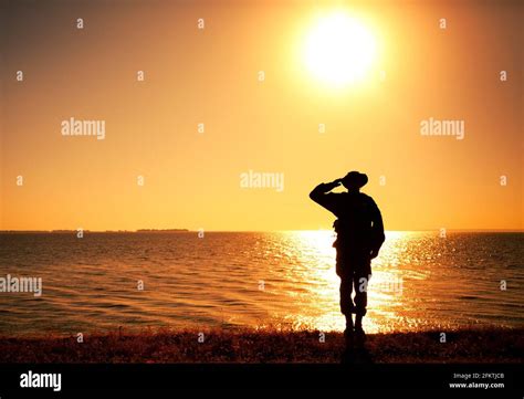 Army soldier silhouette hi-res stock photography and images - Alamy