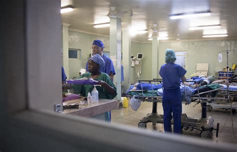 Amid poverty, US surgeons saving lives in Uganda | Daily Mail Online