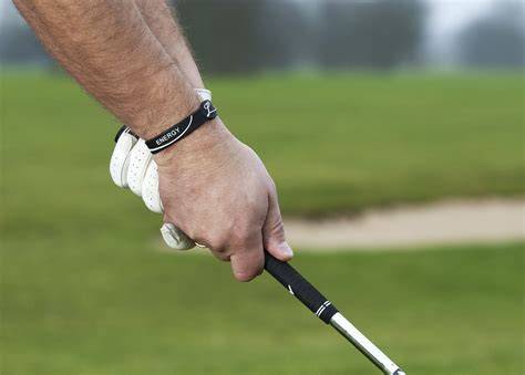 Strong Golf Grip: Advantages And Tips - Golfible