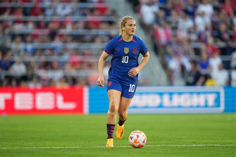 U.S. Soccer Star Lindsey Horan Reveals She's Engaged - The Spun