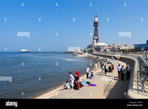 Blackpool promenade hi-res stock photography and images - Alamy