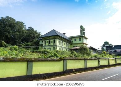 Omanoor Shuhada Masjid Kondotty Omanur Nercha Stock Photo (Edit Now) 2088595975