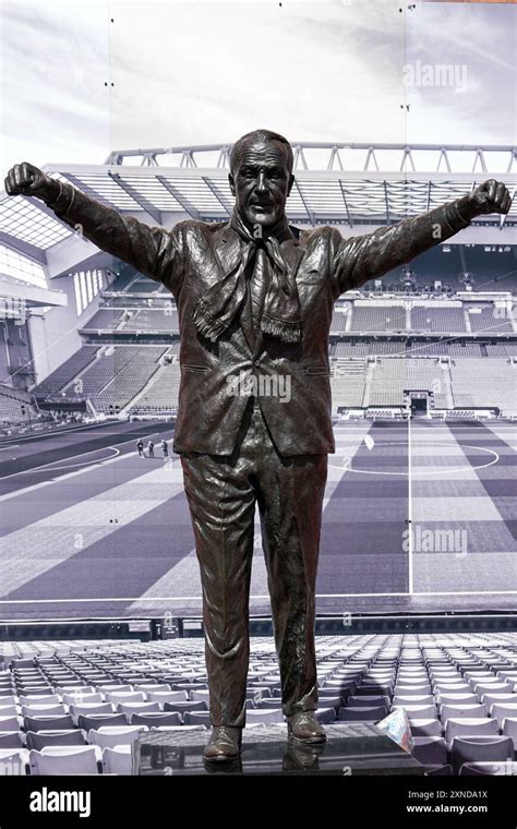 Statue of Bill Shankley at the entrance to the Anfield Museum and Shop ...