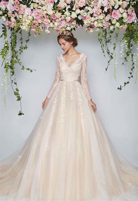 Cream v-neck wedding ball gown with lace sleeves // The Wedding Scoop's favorite Rico-A ...