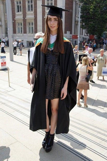 Graduation Ceremony Fashion Tips: 5 Simple Rules to Look Good in the ...