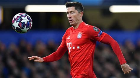 Football news - Bayern Munich confirm Robert Lewandowski left leg fracture - Bundesliga 2019 ...