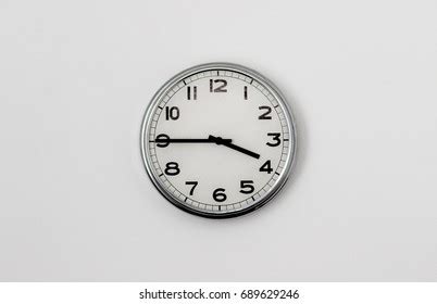 Clock 345 Quarter 4 Stock Photo 689629246 | Shutterstock